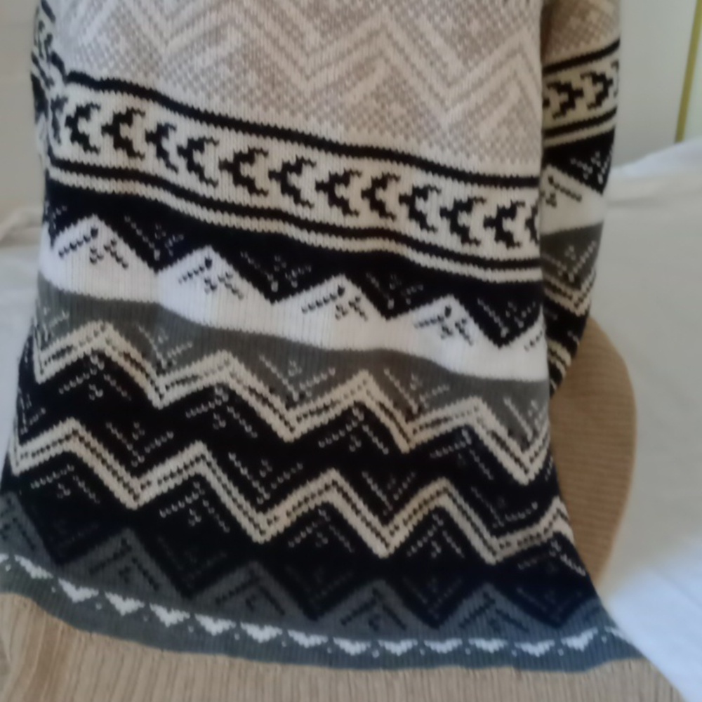 G.H. Bass & Co. Beige Knit Cardigan, Medium - Picture 3 of 8